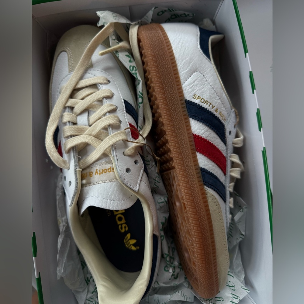 Adidas sporty&rich UK8 27 centimeters is approximately 10.63 inches.